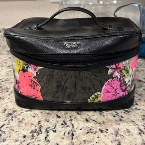 Victoria Secret Large Makeup Cosmetic Beauty Bag Carrier Case Travel Vacay Zip